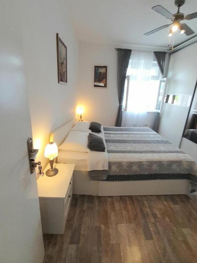 Rooms Regina Split Buitenkant foto