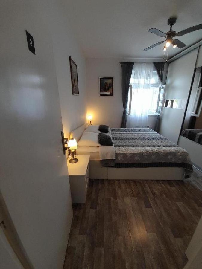 Rooms Regina Split Buitenkant foto